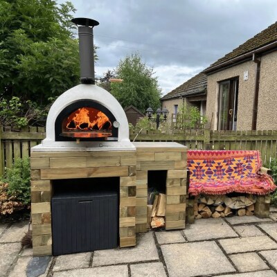 Tavolo per forno per pizza con spazio di archiviazione e panca / 2,7 x 0,9 x 0,95 m