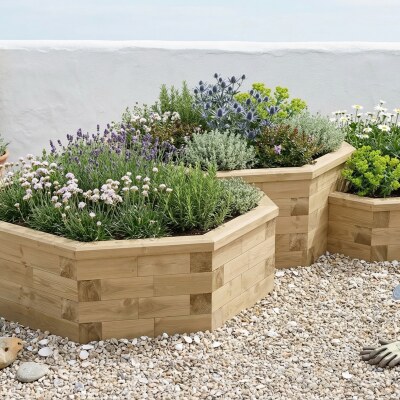 Grande letto rialzato ottagonale multilivello / 3,272 x 2,248 x 0,55 m