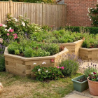 Grande letto rialzato ottagonale multilivello / 3,272 x 2,248 x 0,55 m