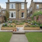 Cordolo perimetrale con elemento centrale / 6,675 m x 6,4 m x 0,45 m