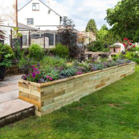 Orto rialzato di Jill visto dal giardino